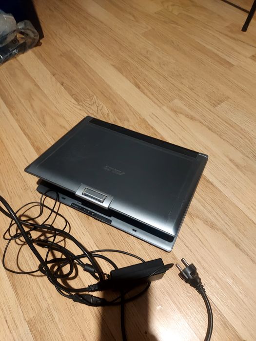 Laptopul porneste dar nu se aprinde ecranul