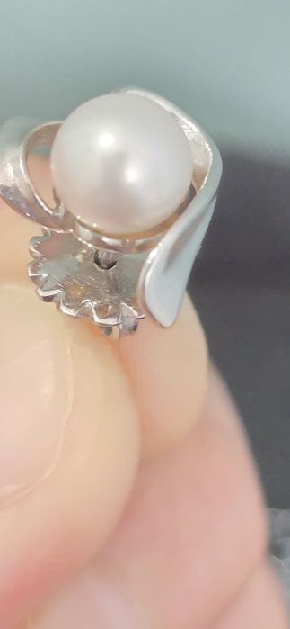 Продам серьги с жемчугом