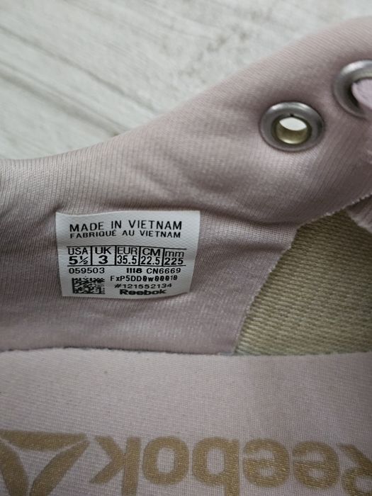 Оригинальные женские кроссовки Reebok.