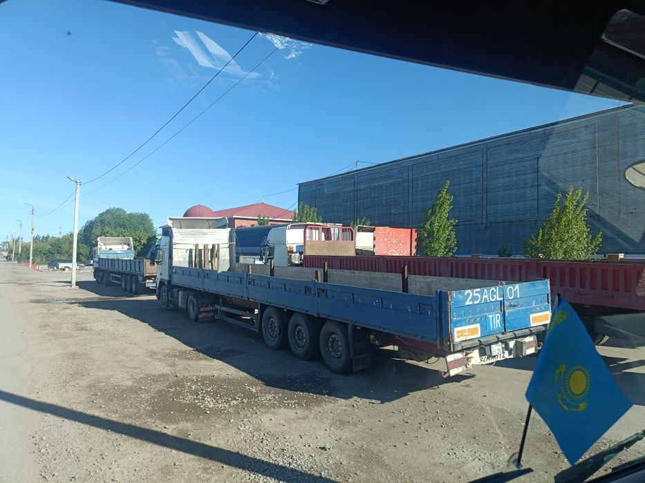 Длиномер Шаланда китаец КАМАЗ каждого раионе есть полуприцеп услуги