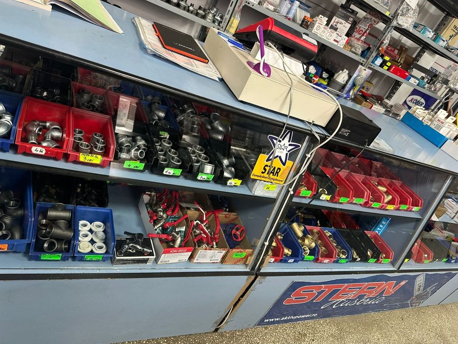 Tejghea pal cu geam clar