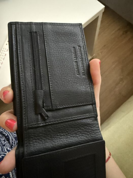 Кожен мъжки портфейл