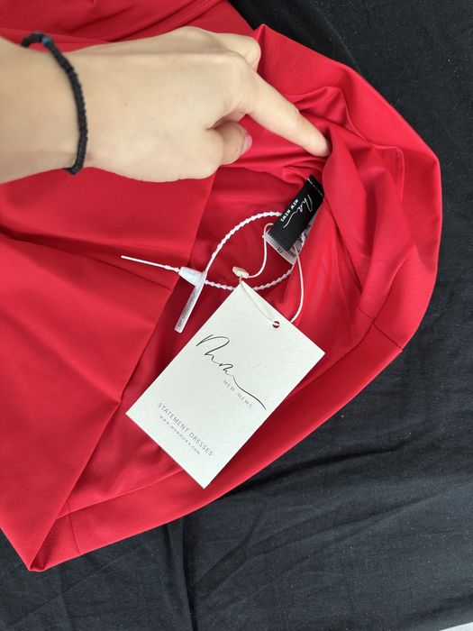 Червена мини рокля