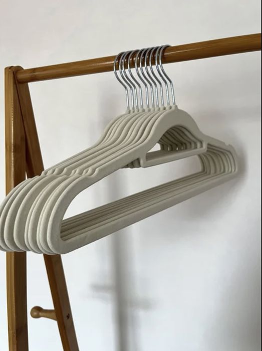 Продам вешалки 30шт