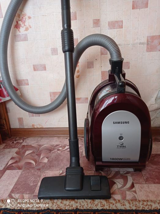 Пылесос Самсунг 1800w.