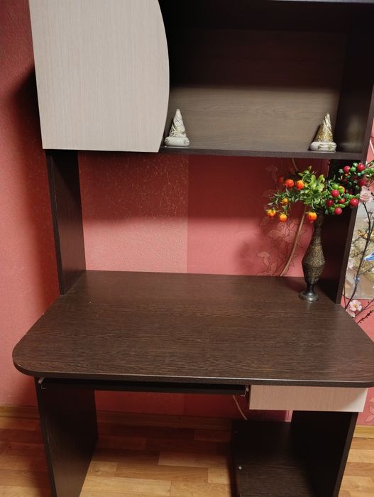 Продам компьютерный стол