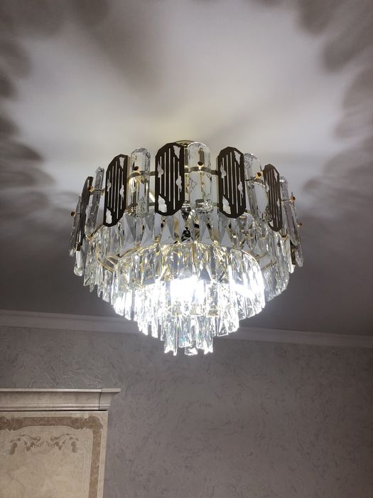 Продам новую люстру