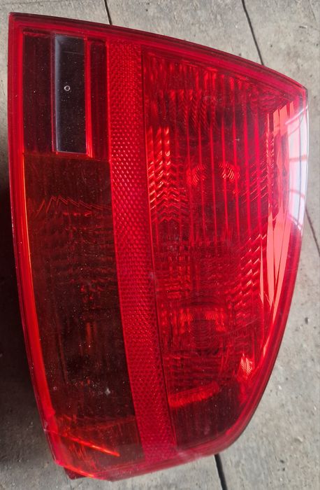 Vând  Lampa Stop Tripla Spate stanga Audi a 4 b7 preț 100 ron neg
