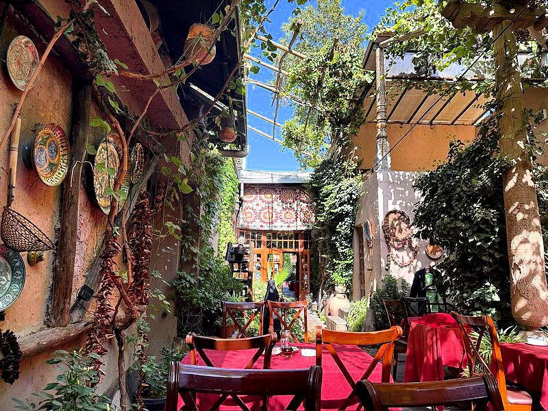 Продаются здания ресторана Караван