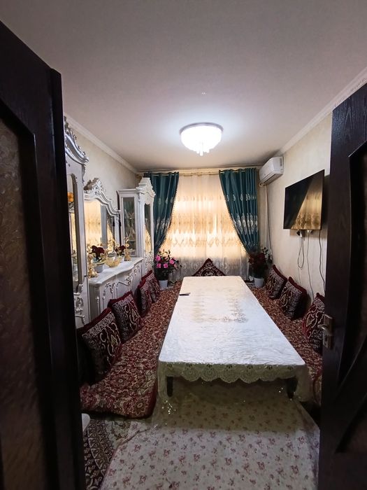 Кадешва бозорини олдида 3хонали уй 2 етаж