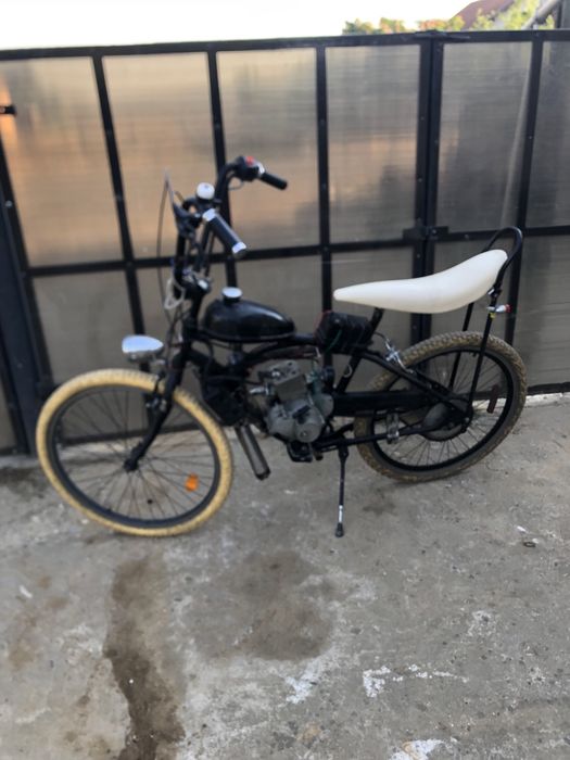 Vand bicicleta cu motor