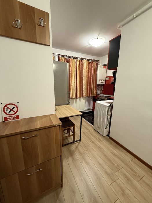 Dau în chirie garsonieră, Zona Vivo str. Enescu, parter