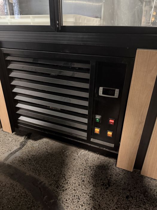 Хладилна витрина месарска