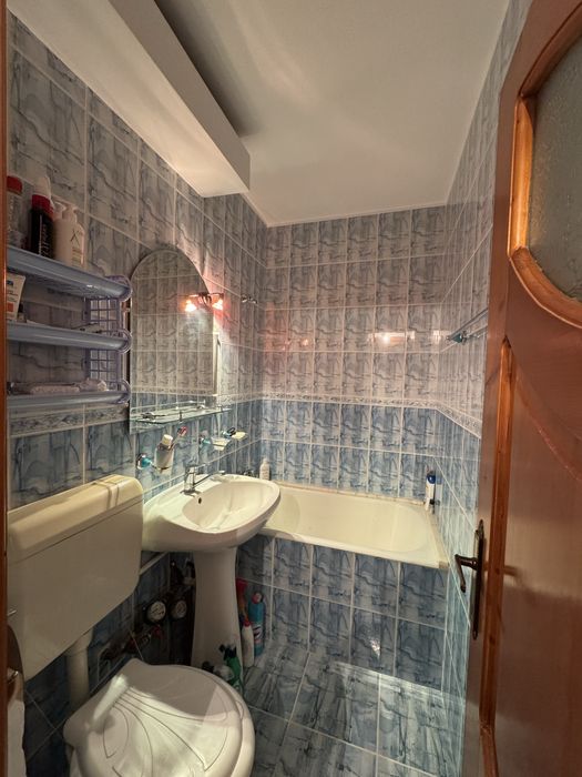 De vanzare apartament 3 camere - direct proprietar