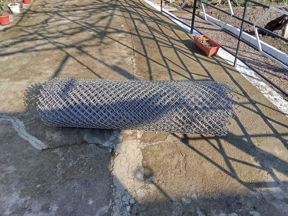 Продавам оградна мрежа