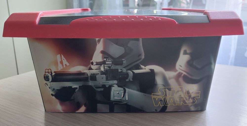 Cutii depozitare/gustare  Star Wars plastic și metalică
