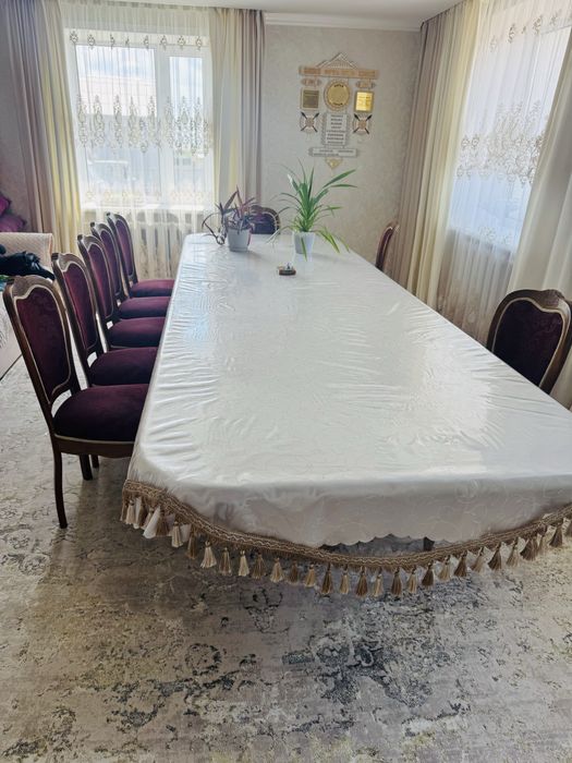 Стол со стульями