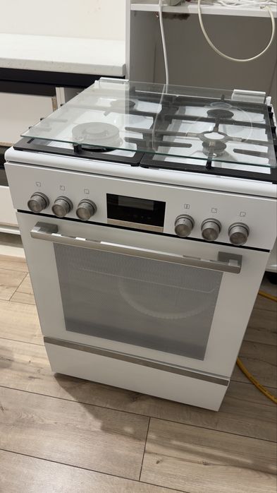 Газовая плита с электрической духовкой