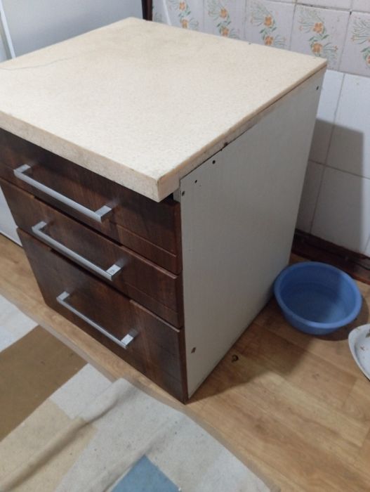 Продам кухонную тумбу