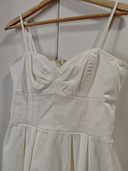 Бяла къса рокля Gina Tricot/42L