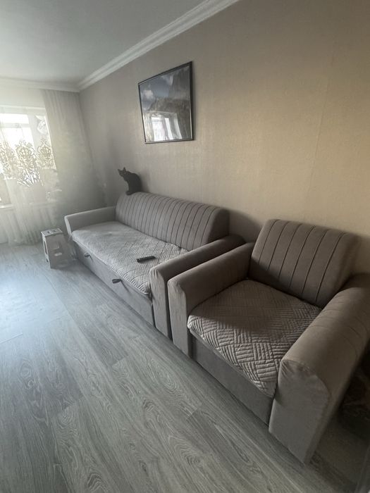 Диван с креслом