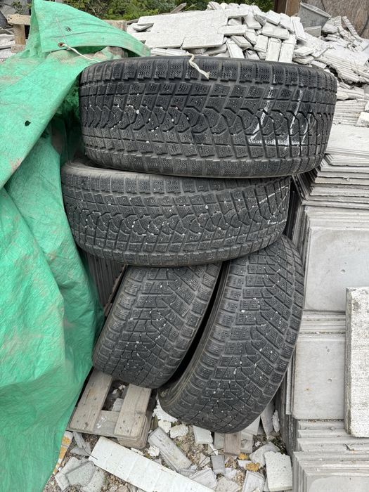Зимний шины 275/55/R20
