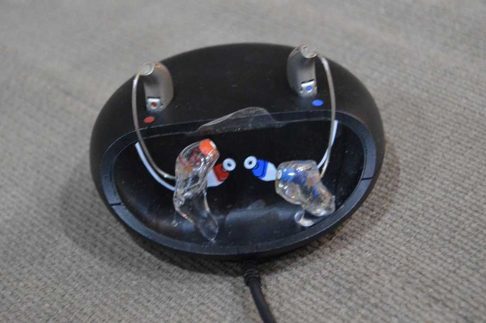 Aparat auditiv BERNAFON Alpha 9 binaural + incarcator si accesorii