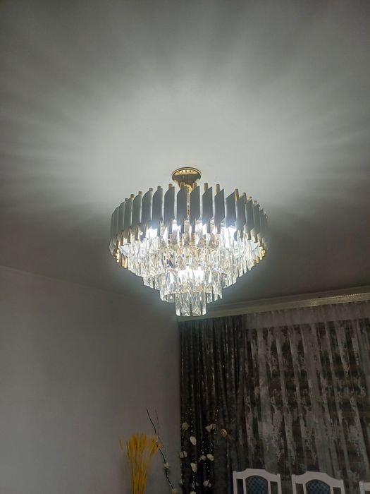 Продам люстру срочно