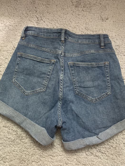 Blugi scurti H&M marimea 36