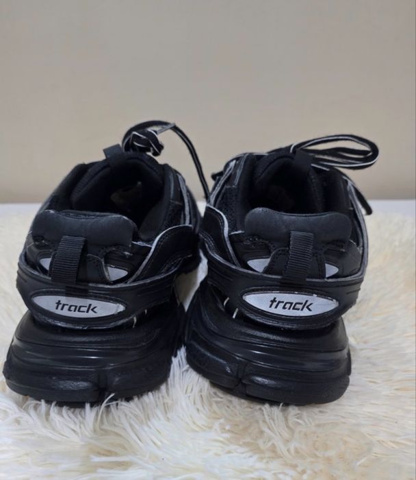 vand balenciaga track led. orice marime disponibila