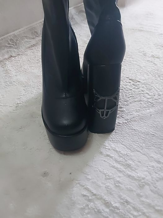 Прадаю  жэнскии сапожки