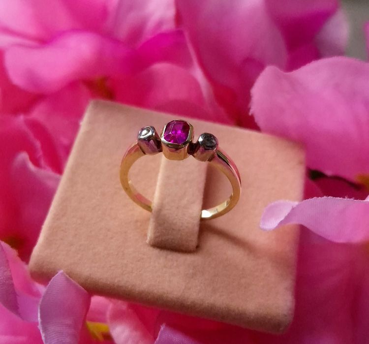 Inel foarte vechi din aur de 14K cu diamante si safir natural