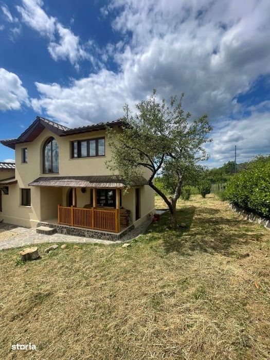 Casa ecologica din beton de canepa, 200 mp, 11 arii teren, zona Tautii