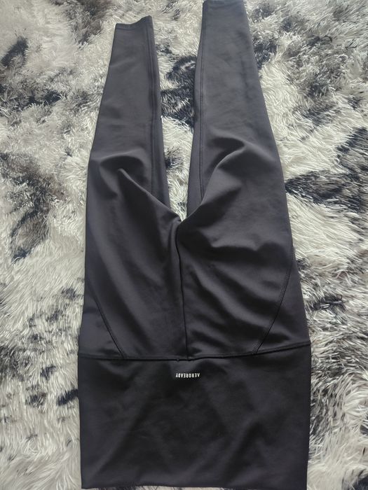 Pantaloni adidas talie înaltă,pentru burtici marimea M negri