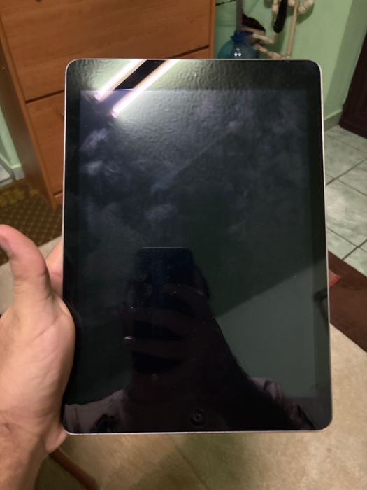 2 iPad Air, prima generație și a doua generație