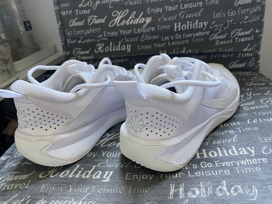 Nike  Pantofi pentru baschet Omni Multi Court, Alb, 36,5