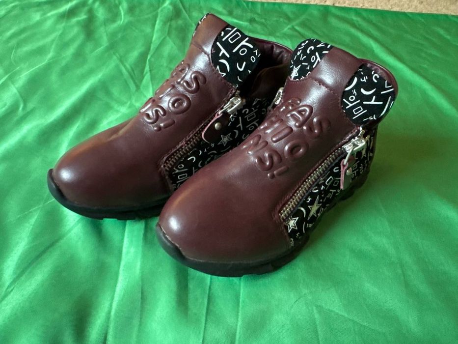 Женские туфли красный белий ест