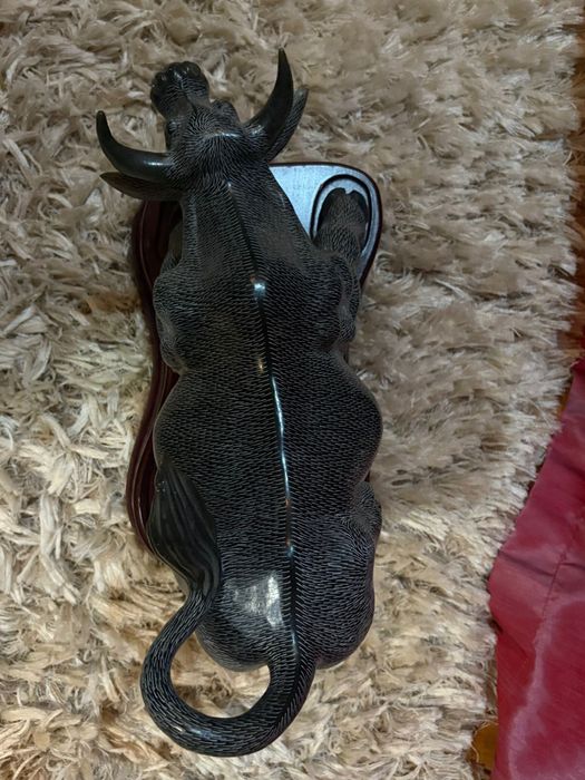 Нефритовая статуэтка ручной работы