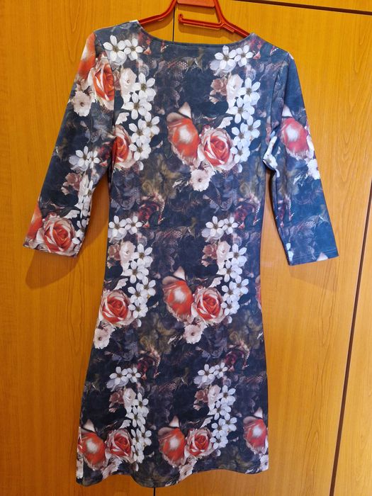 Рокли с ръкави до лакътя, размер М