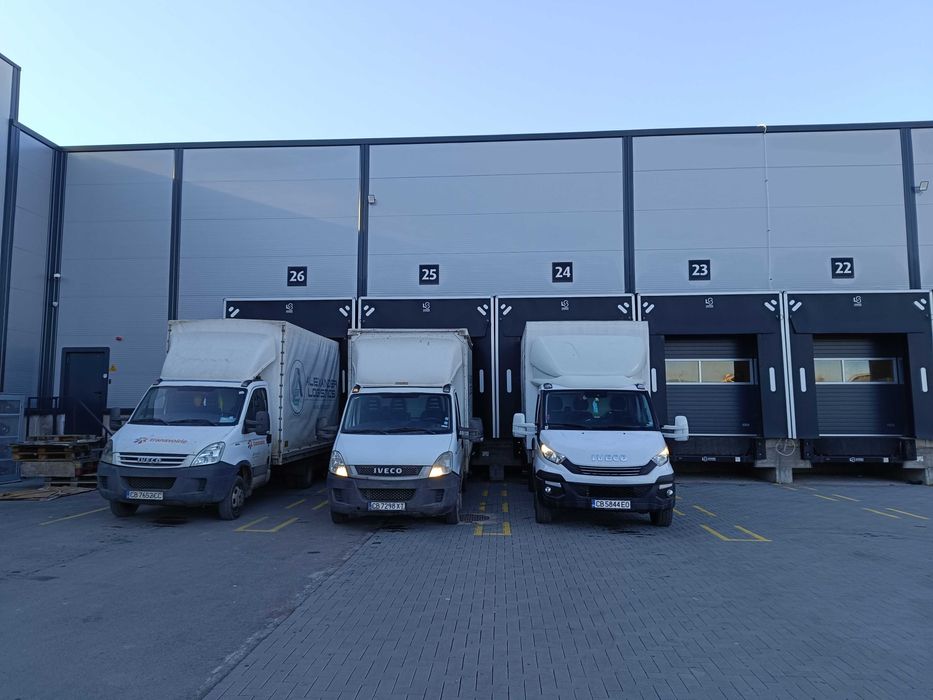 Транспортни услуги с  бус с падащ борд.