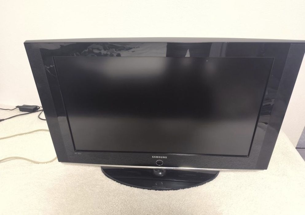 Vând TV Samsung 80"