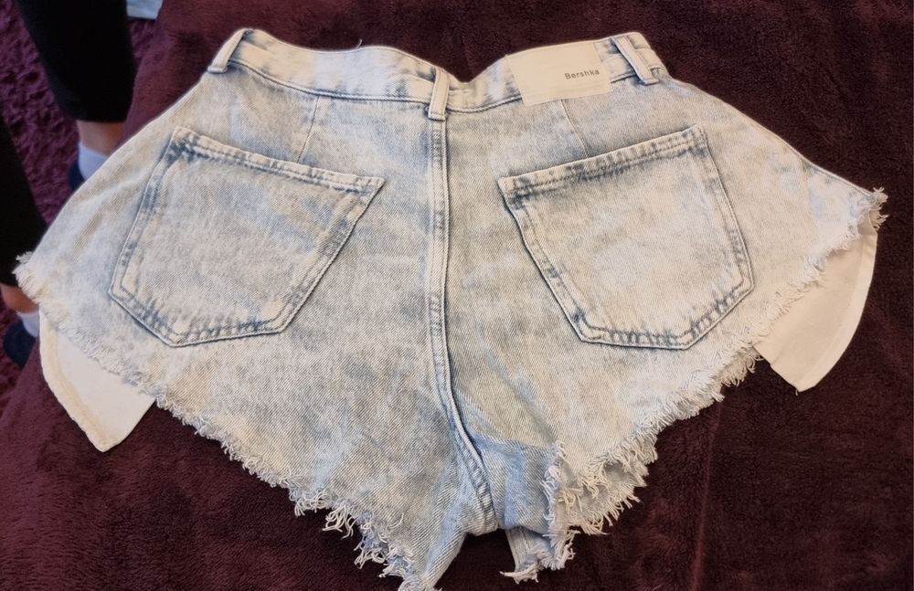 Къси панталонки "BERSHKA"