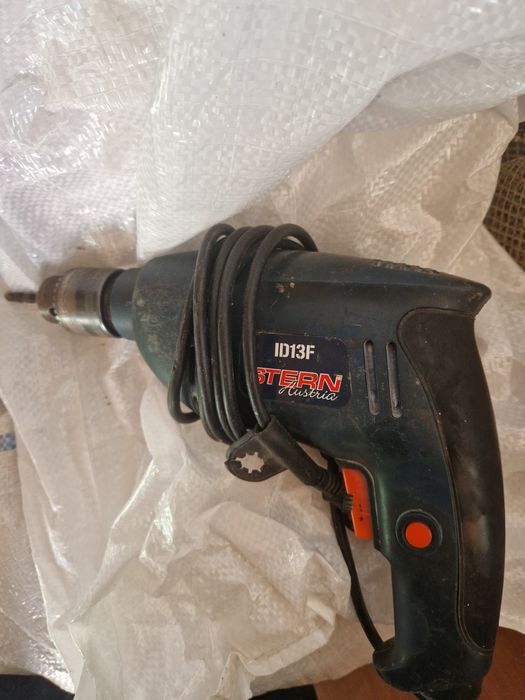 Bormasina Stern 710w 13mm 2700 rotatii/min
