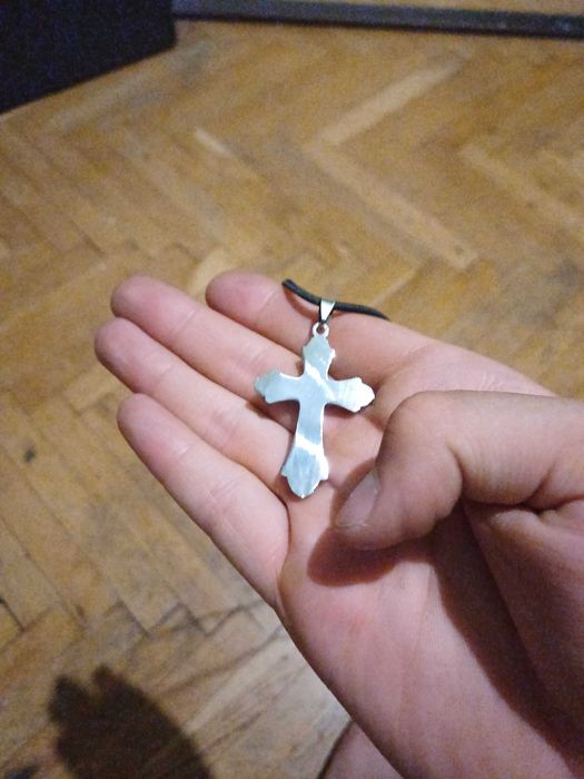 Кръст за носене на врат