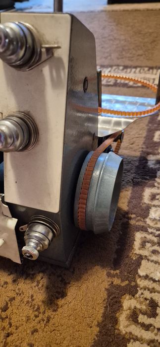 Продам оверлог 3-х ниточный