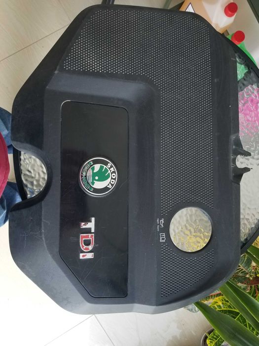 Декоративен капак за двигател Шкода Skoda