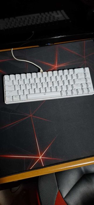 Компютър с периферия комплект