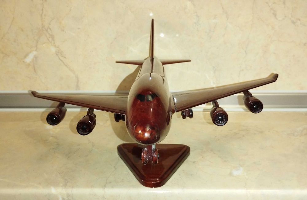 Boeing 747 - Ръчно изработен макет от махагон