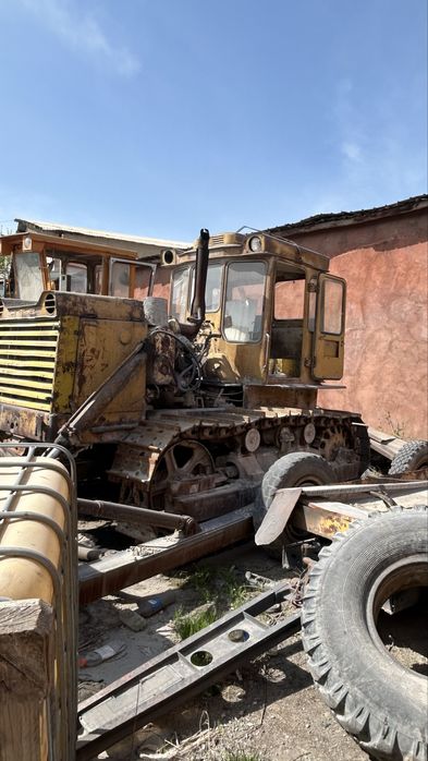 Трактор бульдозер т130,грейдер 143