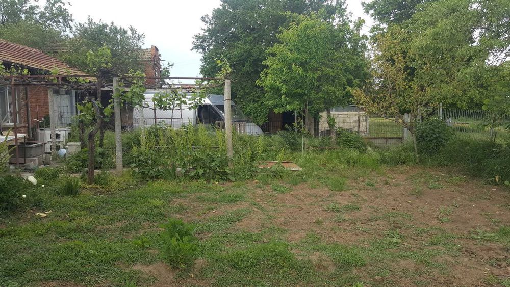 Продавам къща в село червенци